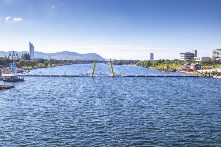 Most Zwodzony, kładka dla pieszych, przeprawa przez Dunaj w Wiedniu