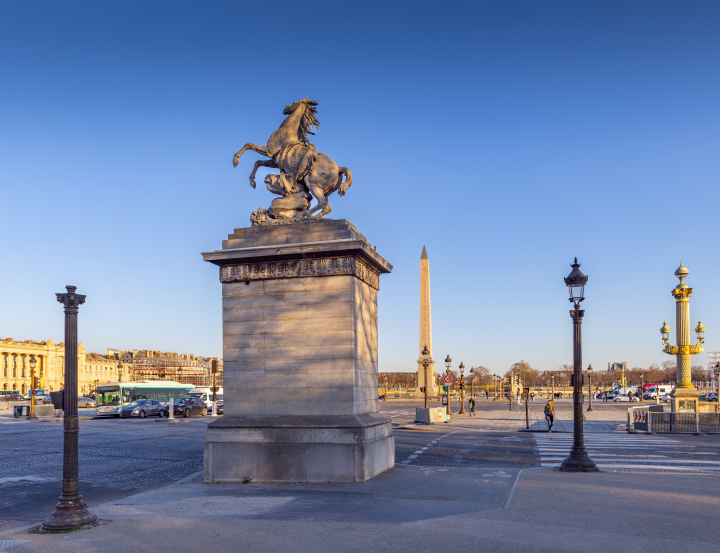 Rzeźba na Place de la Concorde w Paryżu