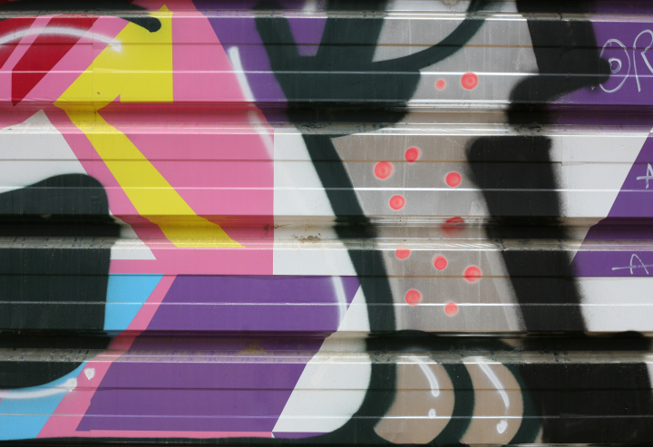 Graffiti Na Metalowej Ścianie