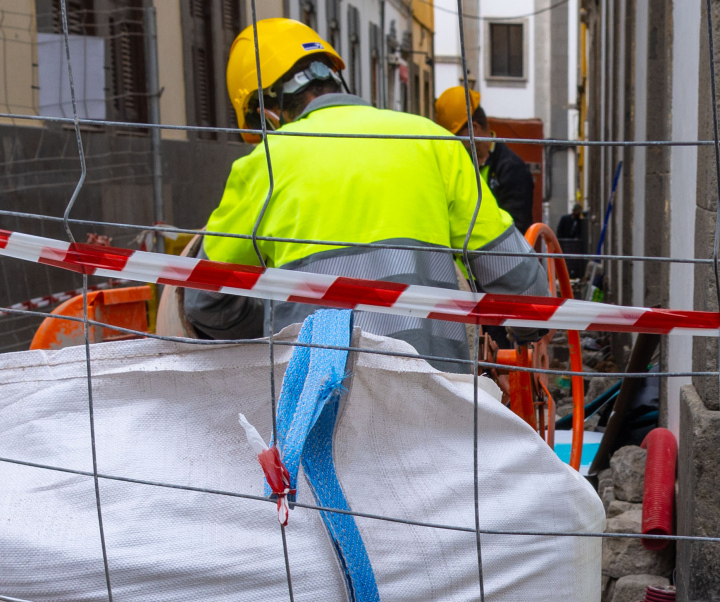 Robotnicy na Placu Budowy