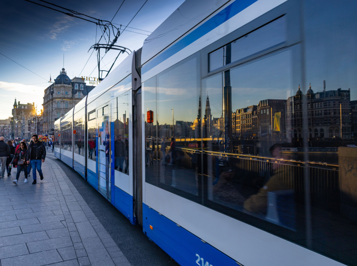 Niebieski Tramwaj w Amsterdamie 