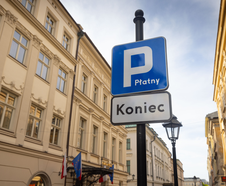 Parking Koniec, strefa płatnego parkowania, centrum zabytkowego miasta - znak drogowy