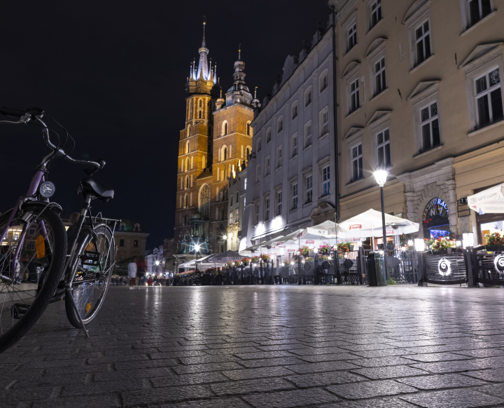 Krakowski Rynek w Nocy, ogródki kawiarniane