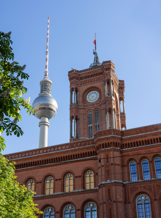 Czerwony Ratusz i Wieża Telewizyjna – Rotes Rathaus, Berlin