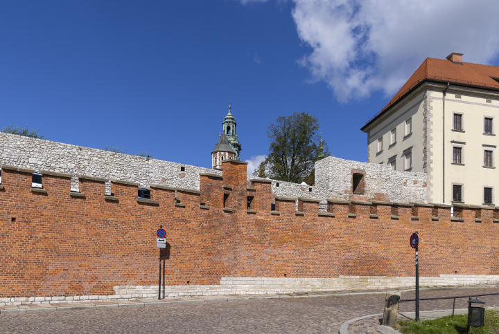 Kraków, mury obronne na Wawelu