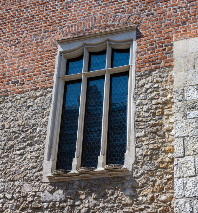 Zabytkowe Okno w fasadzie budynku