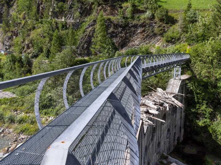 Moos in Passeier, szlak turystyczny, stalowa kładka, most