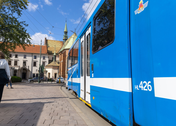 Niebieski tramwaj, komunikacja miejska w Krakowie