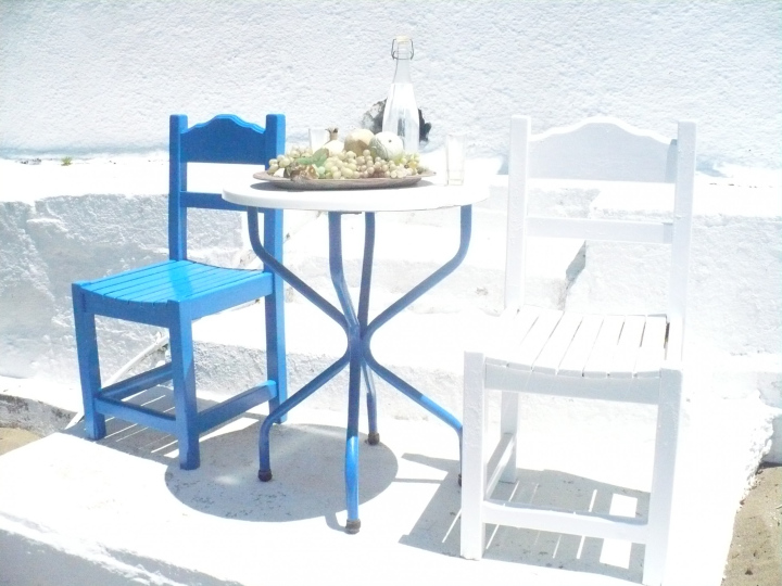 krzesła i stolik