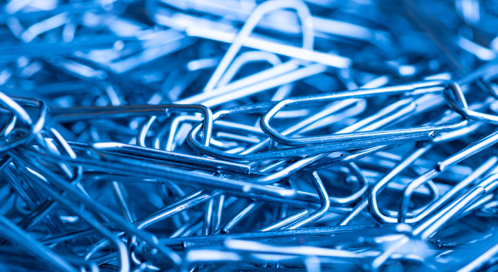 Metalowe spinacze biurowe