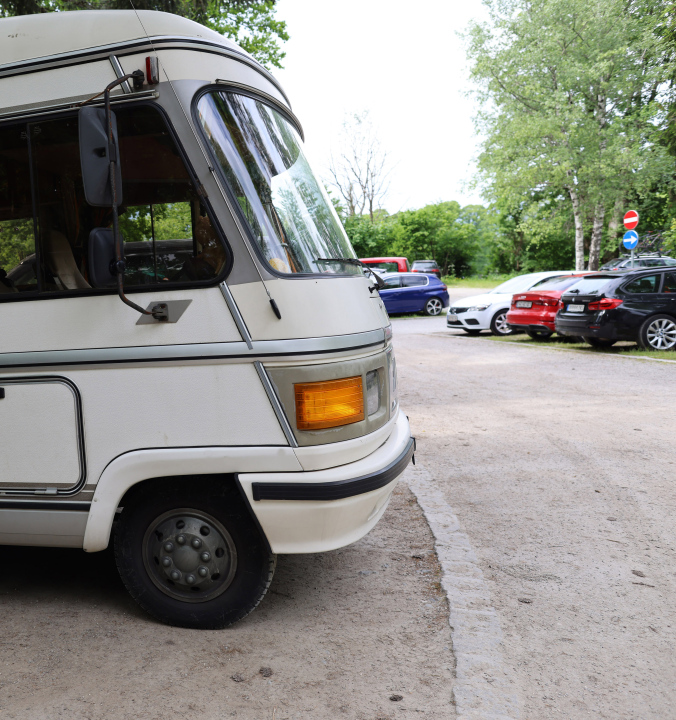 Stary Kamper na Parkingu