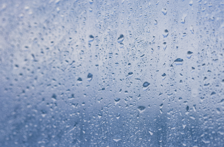 Chłodne Krople na Szybie