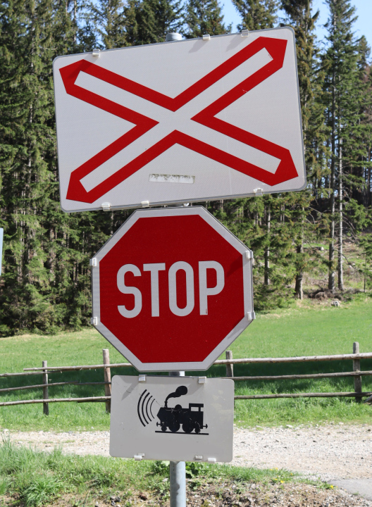 Znak Stopu Przed Przejazdem Kolejowym