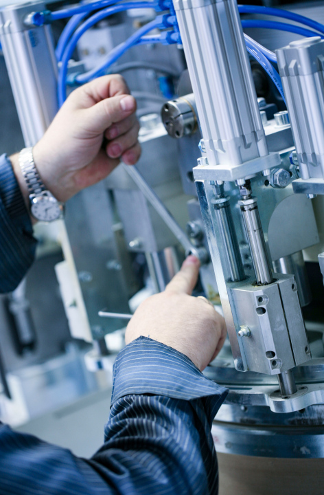 Naprawa maszyny dokrecanie śruby