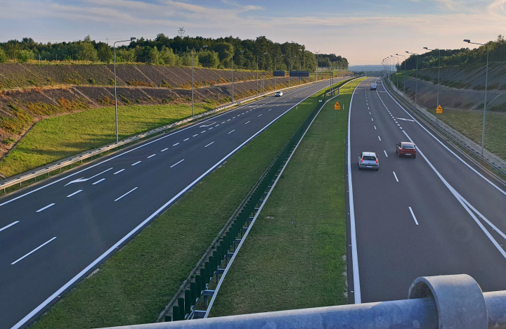 Samochody Osobowe na Autostradzie