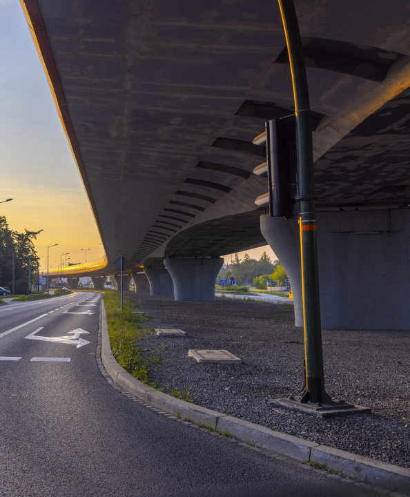 Szeroki Wiaduk Drogowy 